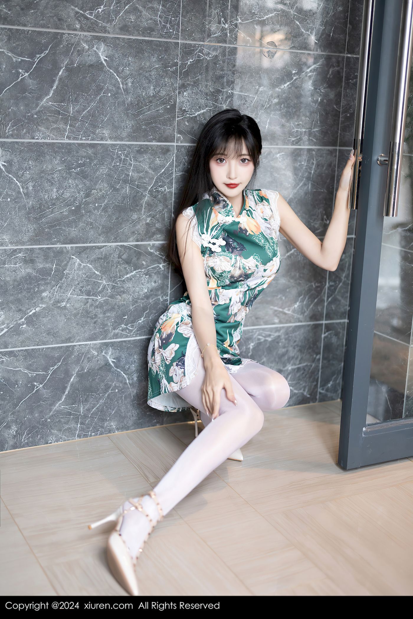 林星阑图案旗袍搭配白丝美腿性感写真