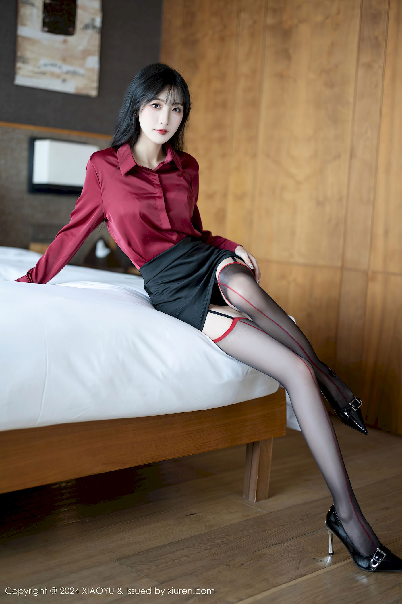 林星阑红色上衣搭配黑色短裙哈尔滨旅拍