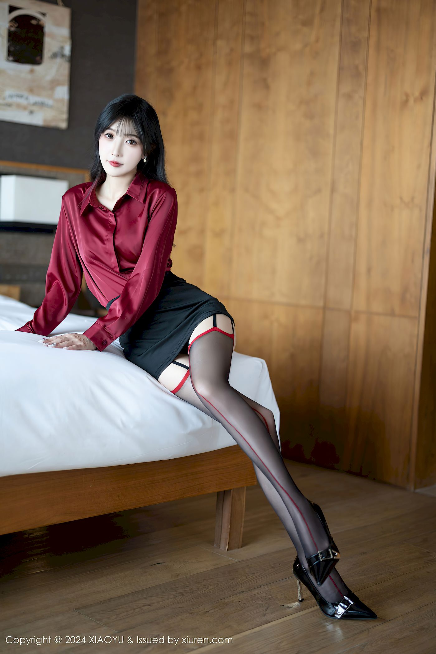 林星阑红色上衣搭配黑色短裙哈尔滨旅拍