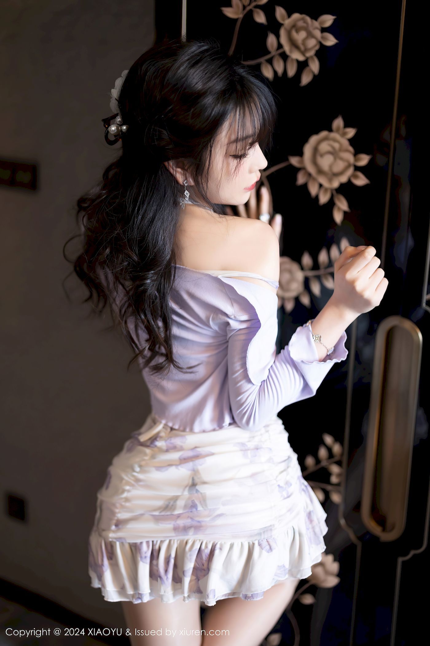 徐莉芝Booty浅紫连衣裙搭配白色丝袜哈尔滨旅拍